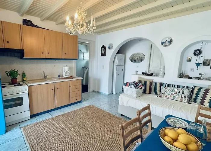 Trendy 2 Bd House W Balcony Close To 別荘