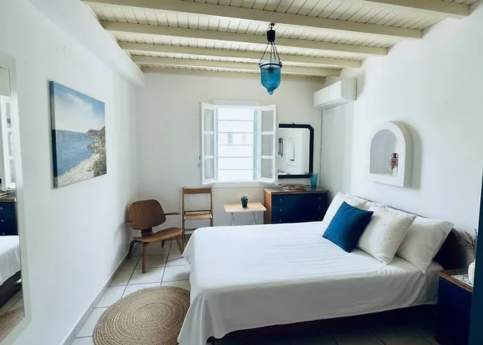 Trendy 2 Bd House W Balcony Close To オルノス