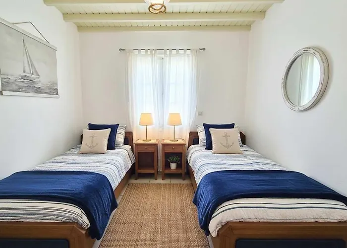 Trendy 2 Bd House W Balcony Close To Ορνός